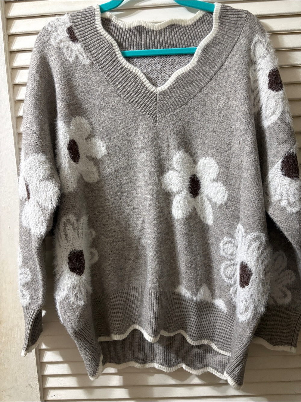SHEIN Gray V-Neck Daisy Floral Sweater with White & Brown Accents